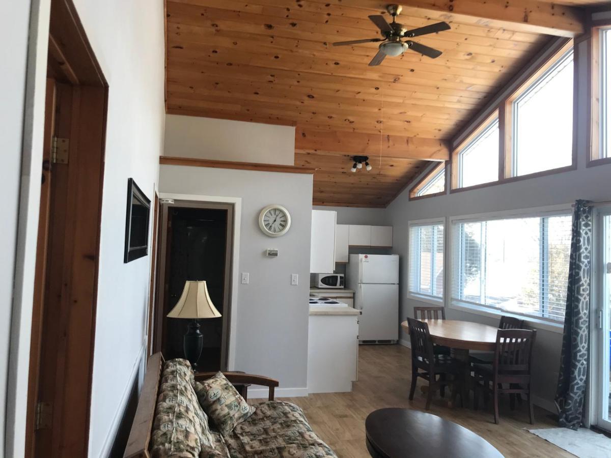 Merland Park Cottages&Motel Picton Buitenkant foto